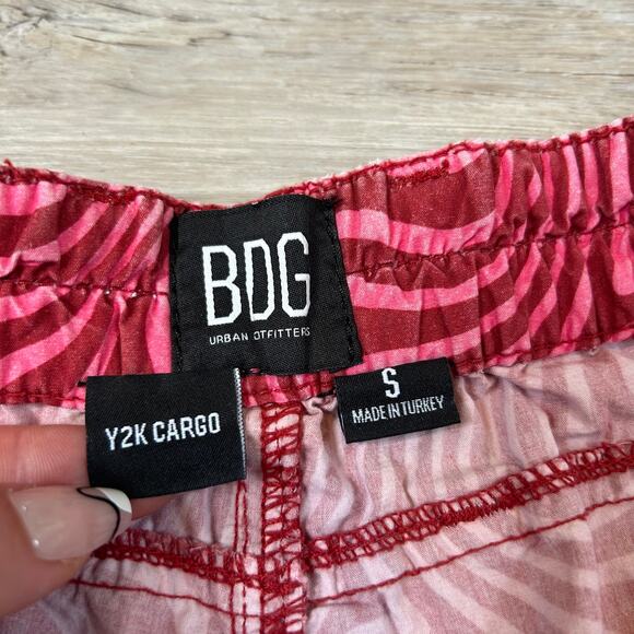 UO BDG Y2K Cargo Pants Red Pink Swirl Print Low Rise Wide Leg S - Picture 7 of 11